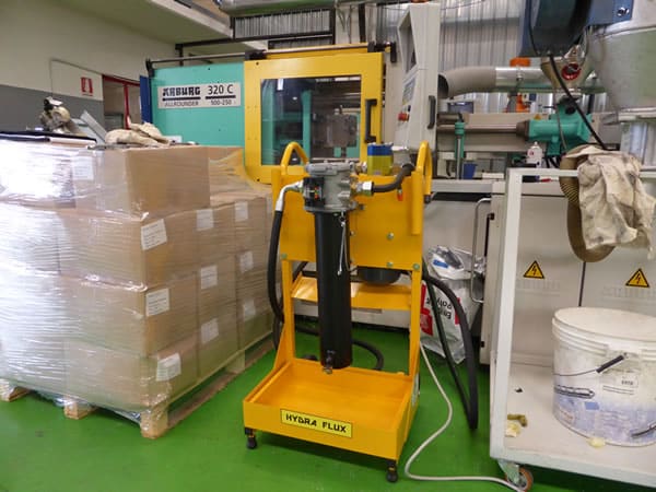 Olio idraulico contaminato da particelle solide, principale causa di guasti ai sistemi